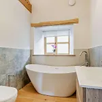 2 Bed In Oc-93091 *